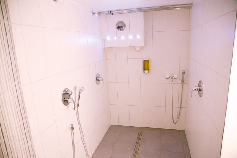 Dusche Garderobe